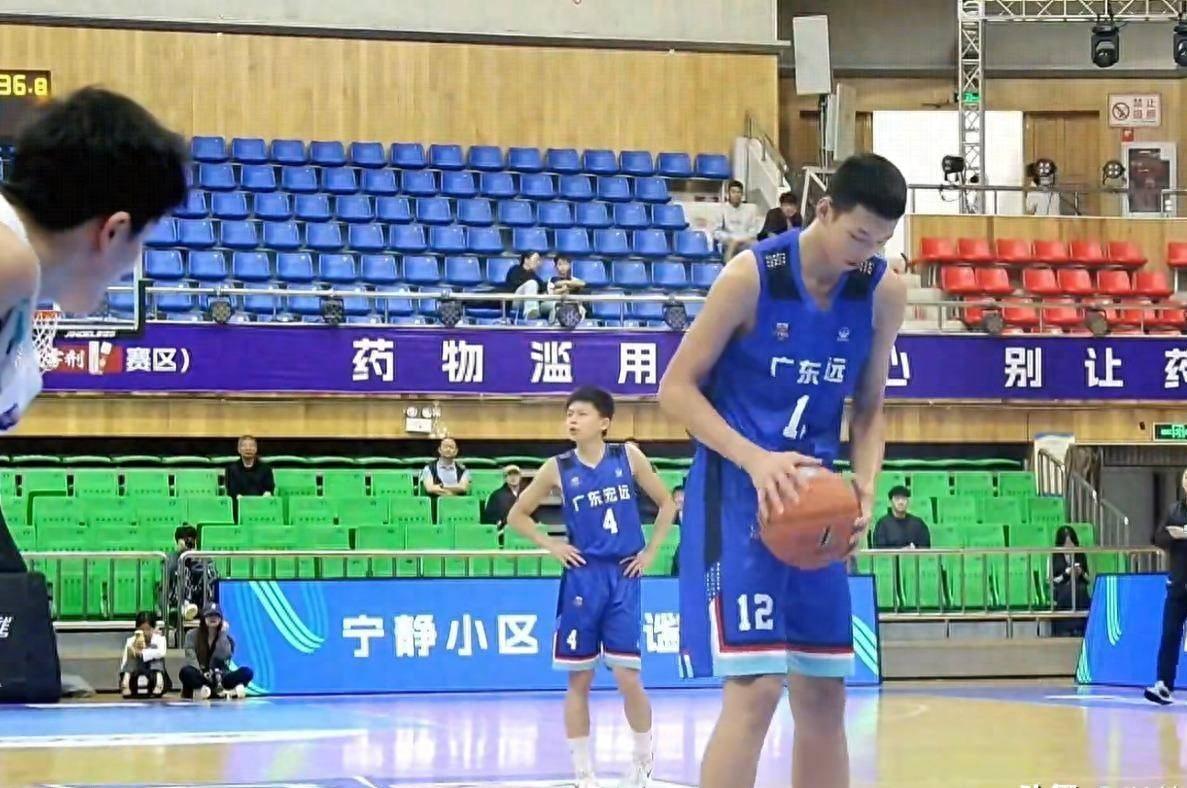 奇异果体育下载-朱芳雨早已注意他3年，15岁身高2米07，11投全中，真是个好苗子